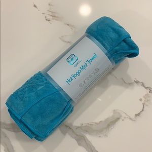 NWT Apana Hot Yoga Towel